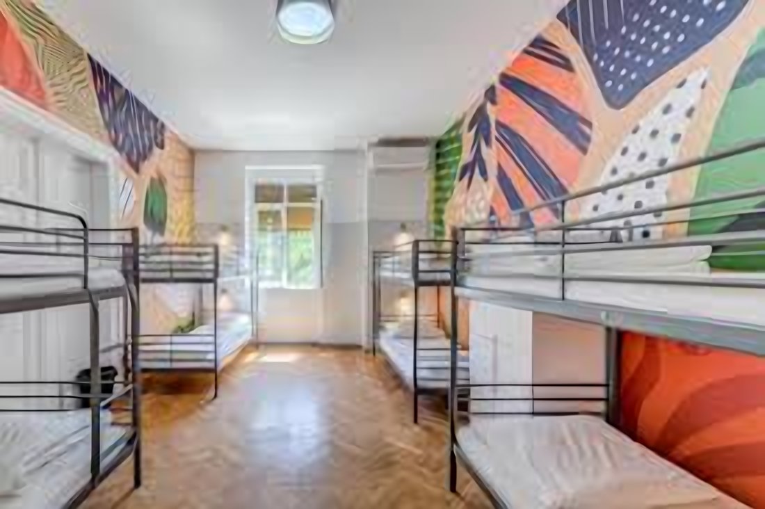 Quarto de hostel com beliches — Wi-Fi para hostels e pequenos negócios